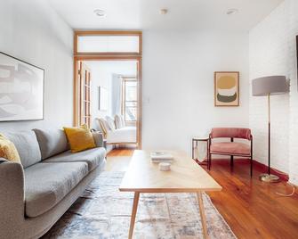 Tasteful Nolita 2BR w/ W/D, nr SoHo, by Blueground - New York - Living room