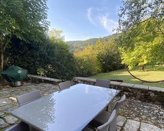 Charming cottage, 3 bedrooms, with garden - Entraygues-sur-Truyère - Patio