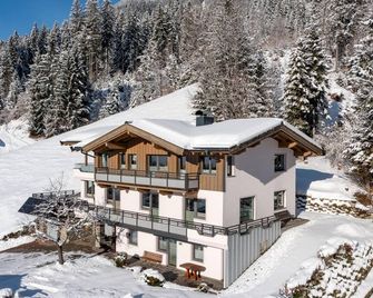 Idyllic apartment, garden and mountain views - Sankt Jakob in Haus - Budova