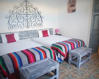 Casa Hostal Ivn - Havana - Bedroom