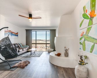 Lake Powell Views Adobe Townhome with Patio - Page - Sala de estar