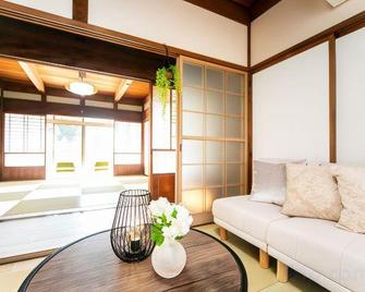 Nagashima Traditional House - 욧카이치 - 거실