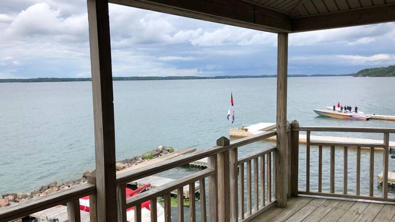 West Winds Motel & Cottages