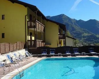 Residence ai Tovi - פייבה די לדרו - בריכה