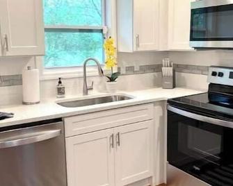 Recently Renovated Near Callaway Gardens - Pine Mountain - Kitchen