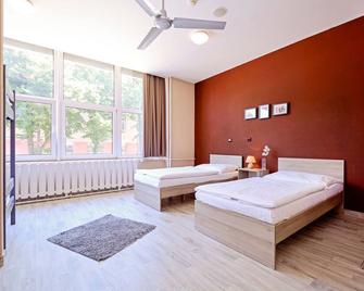 Plus Prague Hostel - Prague - Bedroom