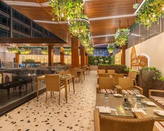 Country Inn & Suites By Carlson, Sahibabad - Ghāziābād - Ravintola