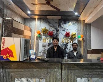 metroview rooms & celebration - Bahādurgarh - Front desk