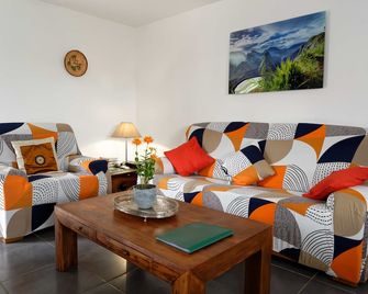 Gîte Ti Kaz Moringa, Charmante Case Créole À St Louis - Saint-Louis - Salon