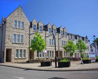 Newly refurbished Apartment overlooking the main town square - Dornoch - Building