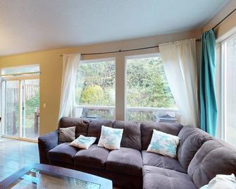 Sundown Lagoon - Tillamook - Living room