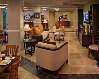 Holiday Inn Express West Palm Beach Metrocentre By IHG - West Palm Beach - Lounge