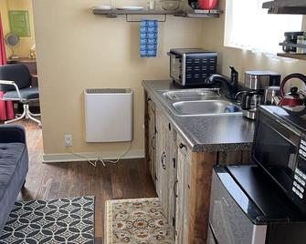 Redwood Loft -Tiny house - McKinleyville - Kitchen