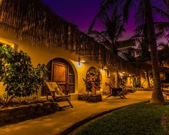 Del Wawa - Mancora - Innenhof