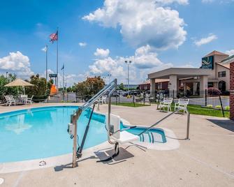 Quality Inn near Potomac Mills - Woodbridge - Pool