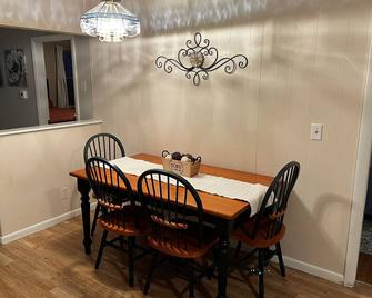 2 Bedroom Close to Hospitals and Medical facilities. Quiet and Pet Friendly - Lewiston - Essbereich