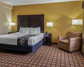 La Quinta Inn & Suites by Wyndham Bonita Springs Naples N. - Bonita Springs - Bedroom