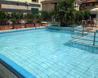 Residence Le Saline - Borgio Verezzi - Pool