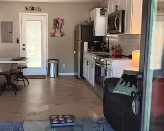 Charming 2-bedroom lodge with WiFi, AC in beautiful Somerset - Somerset - Keuken