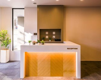 &and Hostel Asakusa Kappabashi - Tokyo - Front desk