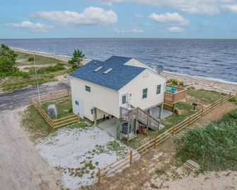 Secluded Beach home with amazing views. - Milford - Edificio
