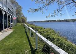 Waterfront Home with a View - Groton - Outdoor view