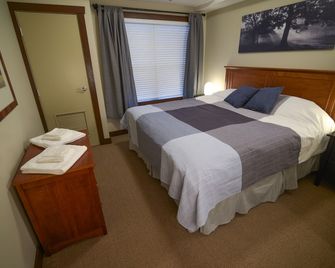 Fantastic Fernie Flat !! Central Location & Amenities - Fernie - Bedroom