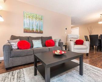 Beachfront | Pool | Hot Tub | Ps3 | Gym - Invermere - Huiskamer