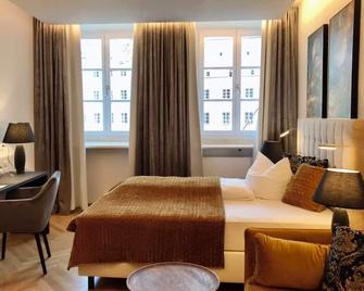 Hotel Post - Burghausen - Slaapkamer