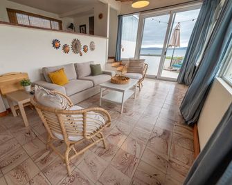 Beachfront Casa Sol - Closest To The Sand - Ensenada - Olohuone