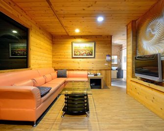 Spring Ground Resort - רן-איי - סלון