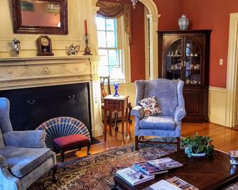 Clark Currier Inn - Newburyport - Living room