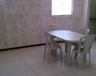 Apartment close to the beach. - Luiz Correia - Dining room