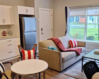 Two Bedroom Serenity with AC- Complimentary Welcome Treats - Langford - Pokój dzienny