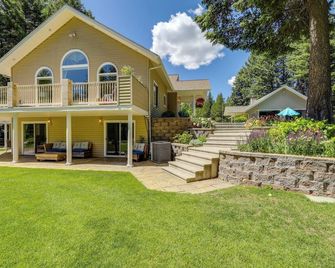 Studio with Shared Hot Tub Walk to Happys Inn - Libby - Будівля