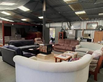 Inglewood Motel and Caravan Park - Glenalbyn - Lounge