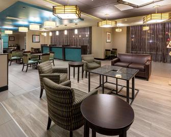La Quinta Inn & Suites by Wyndham Durant - Durant - Lounge