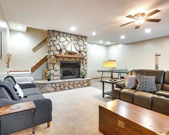 Apple Valley Home, Shared Golf Course On-site - Mount Vernon