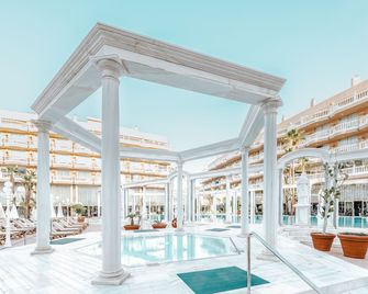 Hotel Cleopatra Palace - ארונה