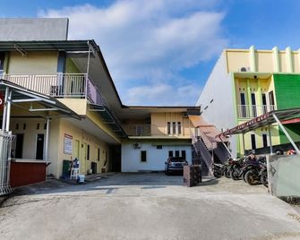 Urbanview Hotel Mine Residence Syariah - Padang - Gebäude