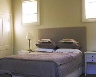 Camellia Cottage Bed & Breakfast - Buninyong - Bedroom