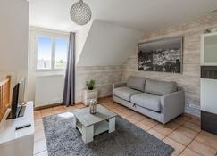 Nice flat with balneo in Chessy 5 min to Disneyland Paris - Welkeys - Chessy - Living room