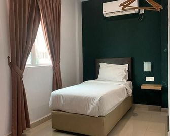 Room V @ Jalan Megat - Batu Pahat - Bedroom