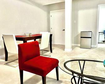 New Entire Upper level basement suite. Bright and spacious. Pet friendly. - Ottawa