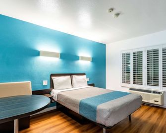 Motel 6-Fountain Valley, Ca - Huntington Beach Area - פאונטיין ואלי - חדר שינה