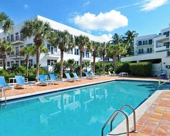 Sundown Refuge By Avantstay Great Location W Patio Outdoor Dining Bbq Shared Pool Week Long Stays - Key West - Pool