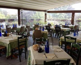 Albergo Ristorante Vittoria - San Fedele Intelvi - Restaurante