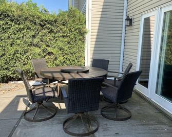 Spacious 4BD 3Bth townhouse on the peninsula! - Onamia - Patio