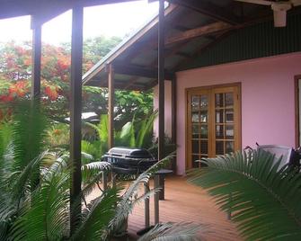 Comfortable two-bedroom fully self-contained cottage . - Christmas Island - Patio