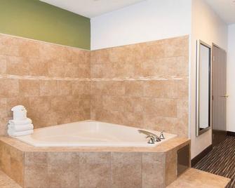 Holiday Inn Express & Suites Chicago-Deerfield/Lincolnshire - Riverwoods - Bedroom